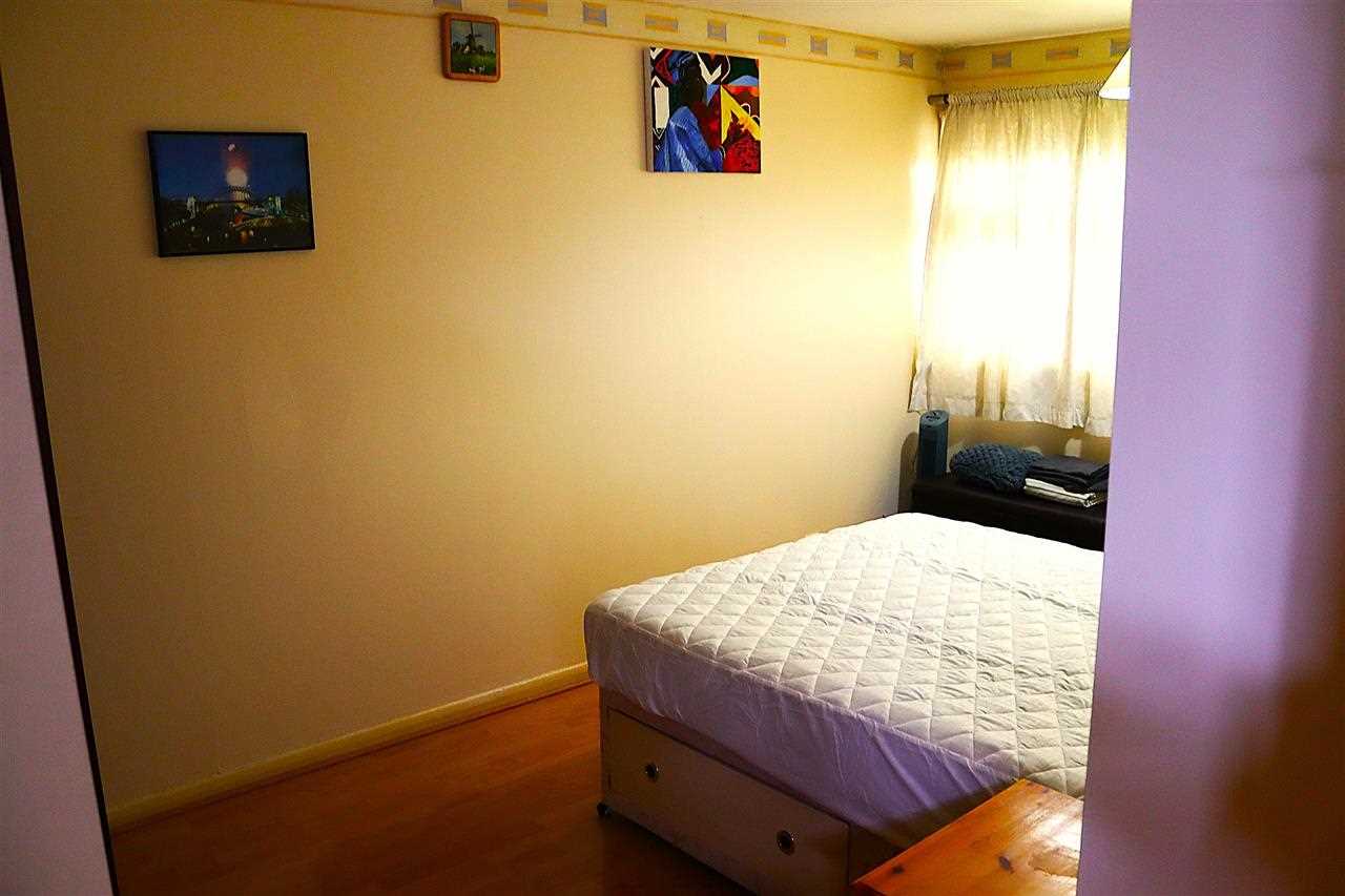 Flint Close - Picture 4