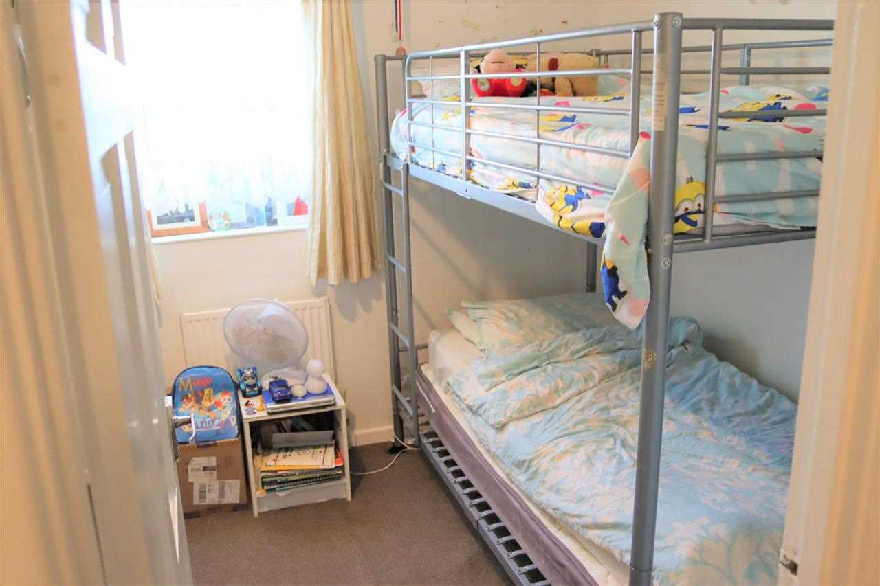 Cyril Child Close - Picture 13
