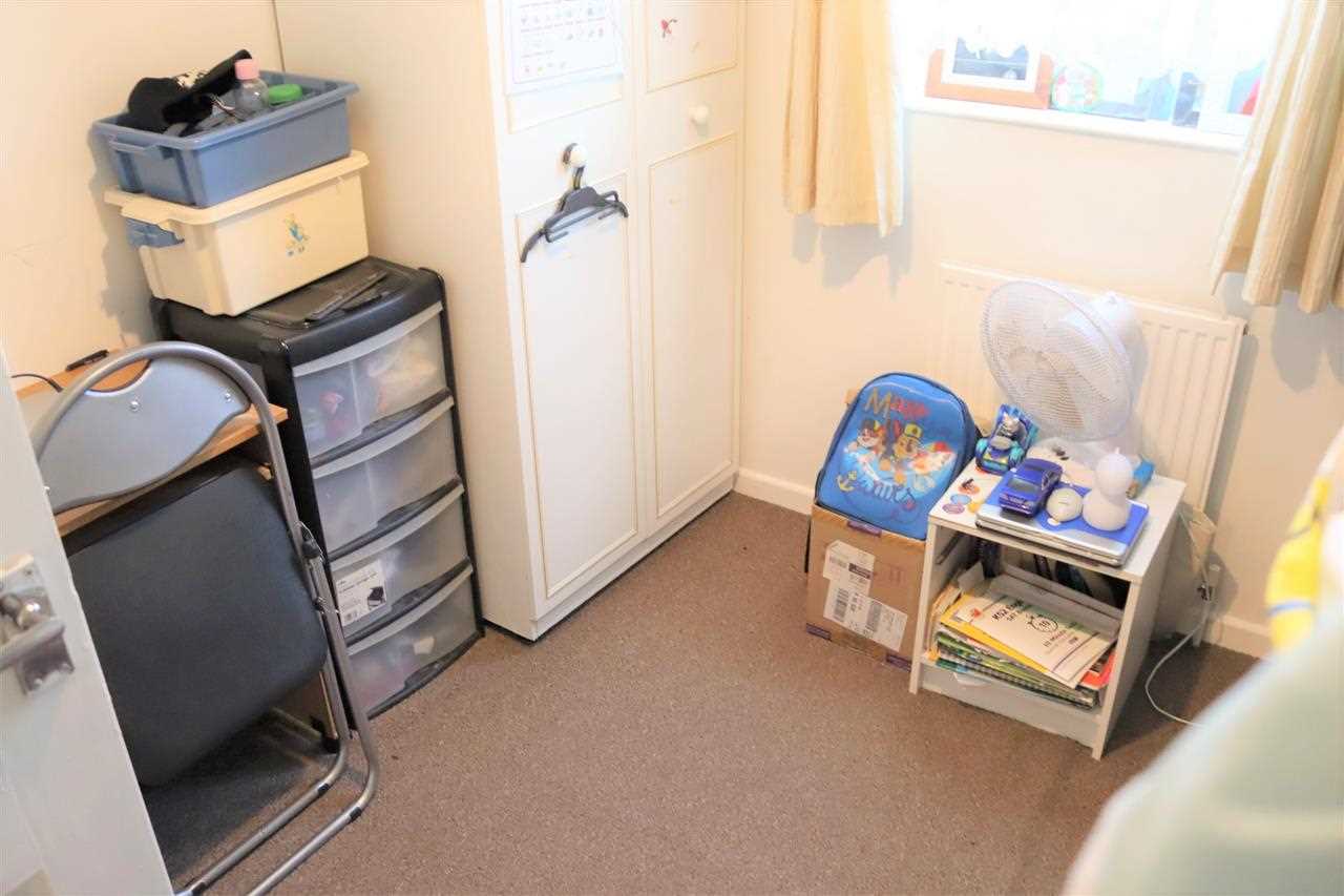 Cyril Child Close - Picture 14
